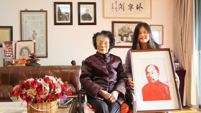 南通剪紙藝術(shù)家作品展中博友誼，獲得博茨瓦納總統(tǒng)點(diǎn)贊